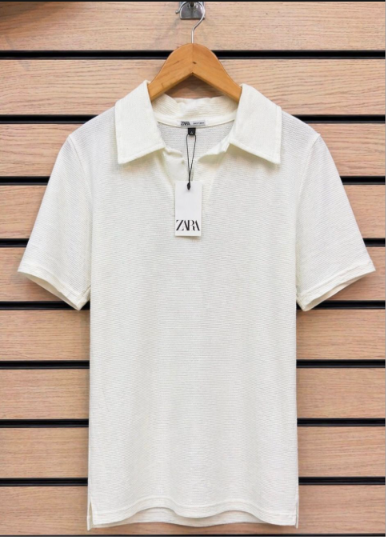 Camiseta Zara texturizada gola Italiana — outra cor